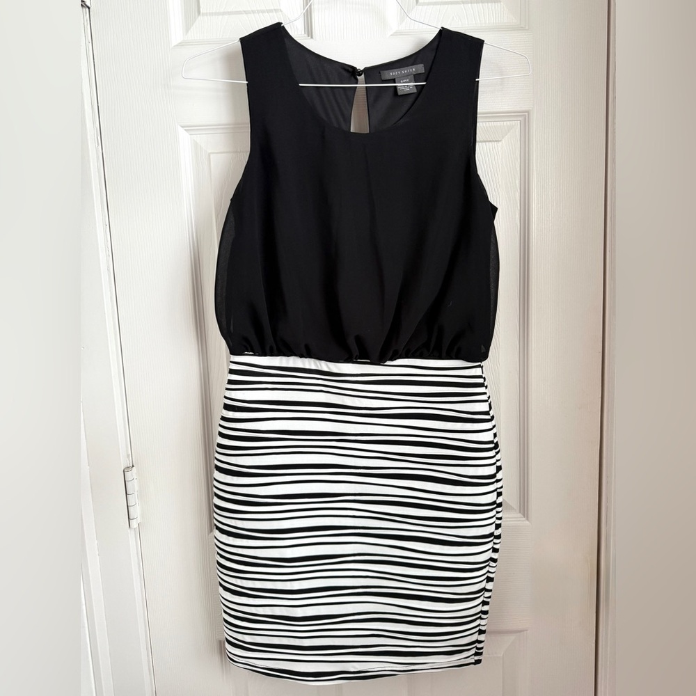 New never worn: Black and White striped dress